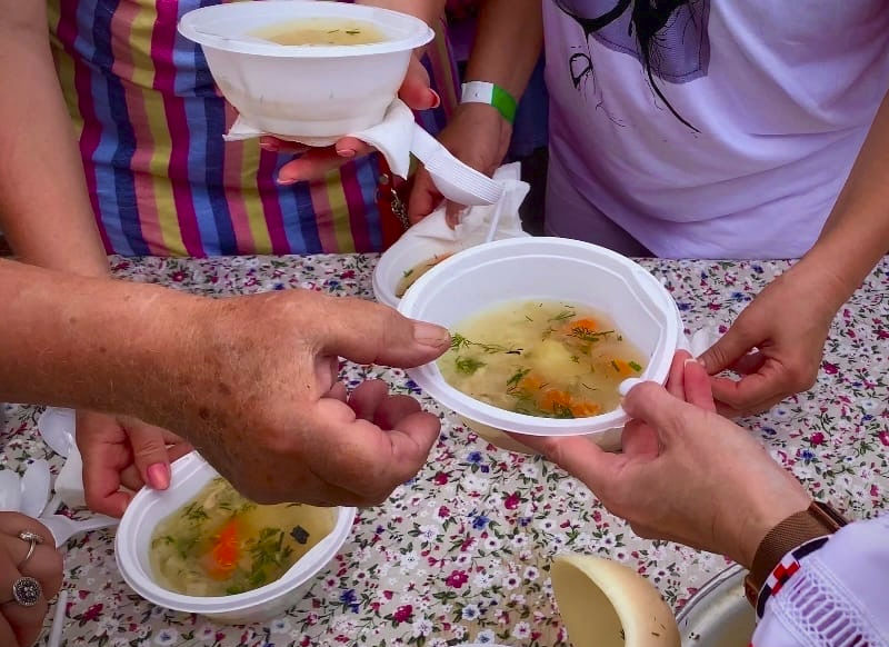 Казаки с голода не умрут: фестиваль ухи прошел в Кубанском этно-комплексе «Атамань»