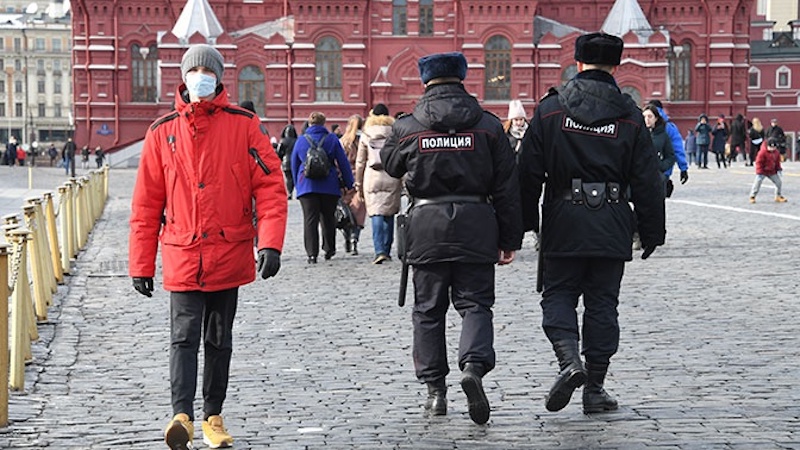 Антиковидные ограничения в Москве продлили до следующего года