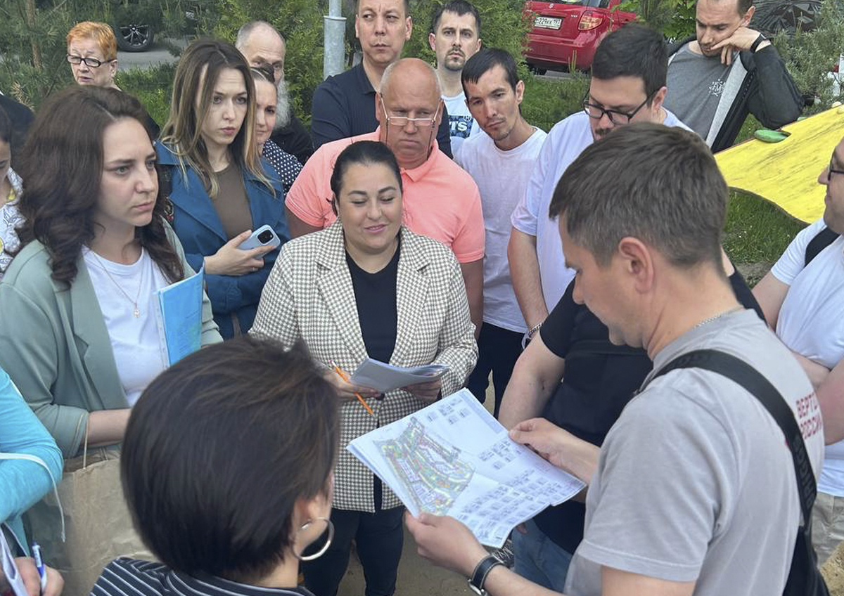 Директор «Школы в Некрасовке» Булаева взяла озеленение района на контроль