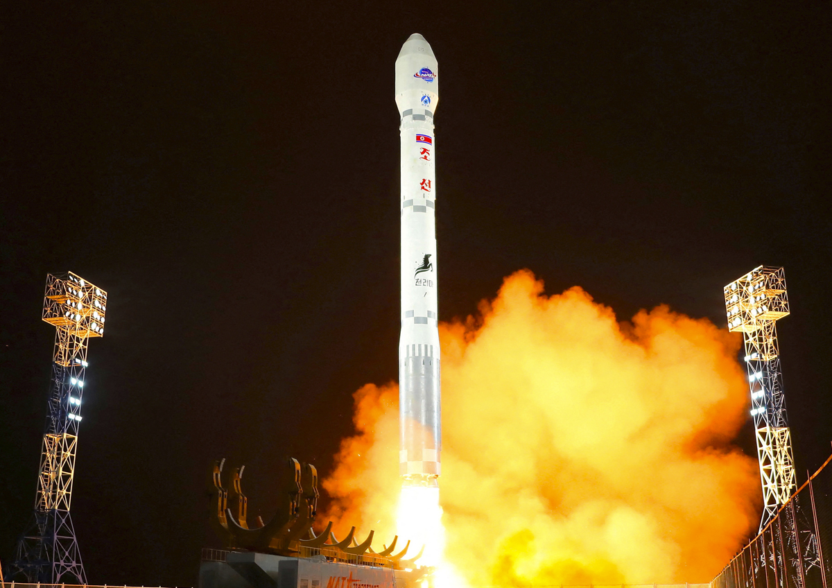 КНДР запустила военный разведывательный спутник. Как отреагируют США