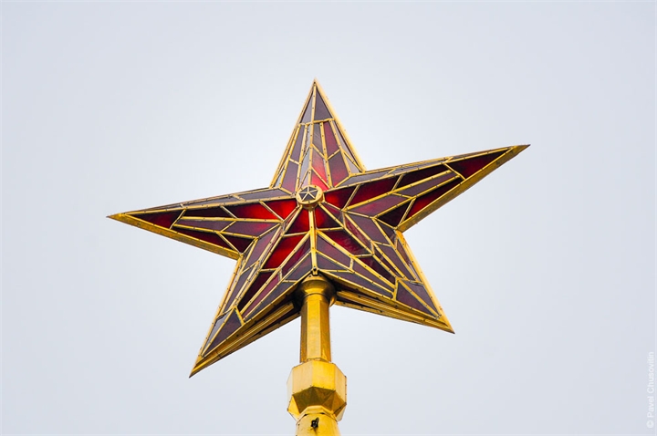 Лампы кремлевских звезд. Звезда Спасской башни Кремля. Кремлевские Рубиновые звезды. Звезда Никольской башни Кремля. Спасская башня Рубиновая звезда.