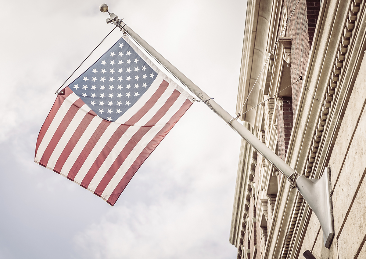 Голосование в Конгрессе привело к спорам о полномочиях Трампа в отношении Ирана