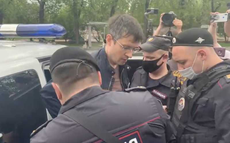 Депутат МГД Тарасова задержали на акции об отмене закона о просветительской деятельности 
