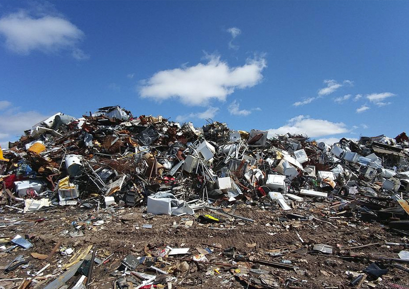 Путина просят законодательно отдалить новые мусорные полигоны от жилья
